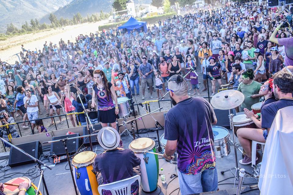 La Nube Percusión tocando frente al público en Culturica